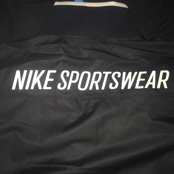 Nike Wind breaker - Picture 4 of 5